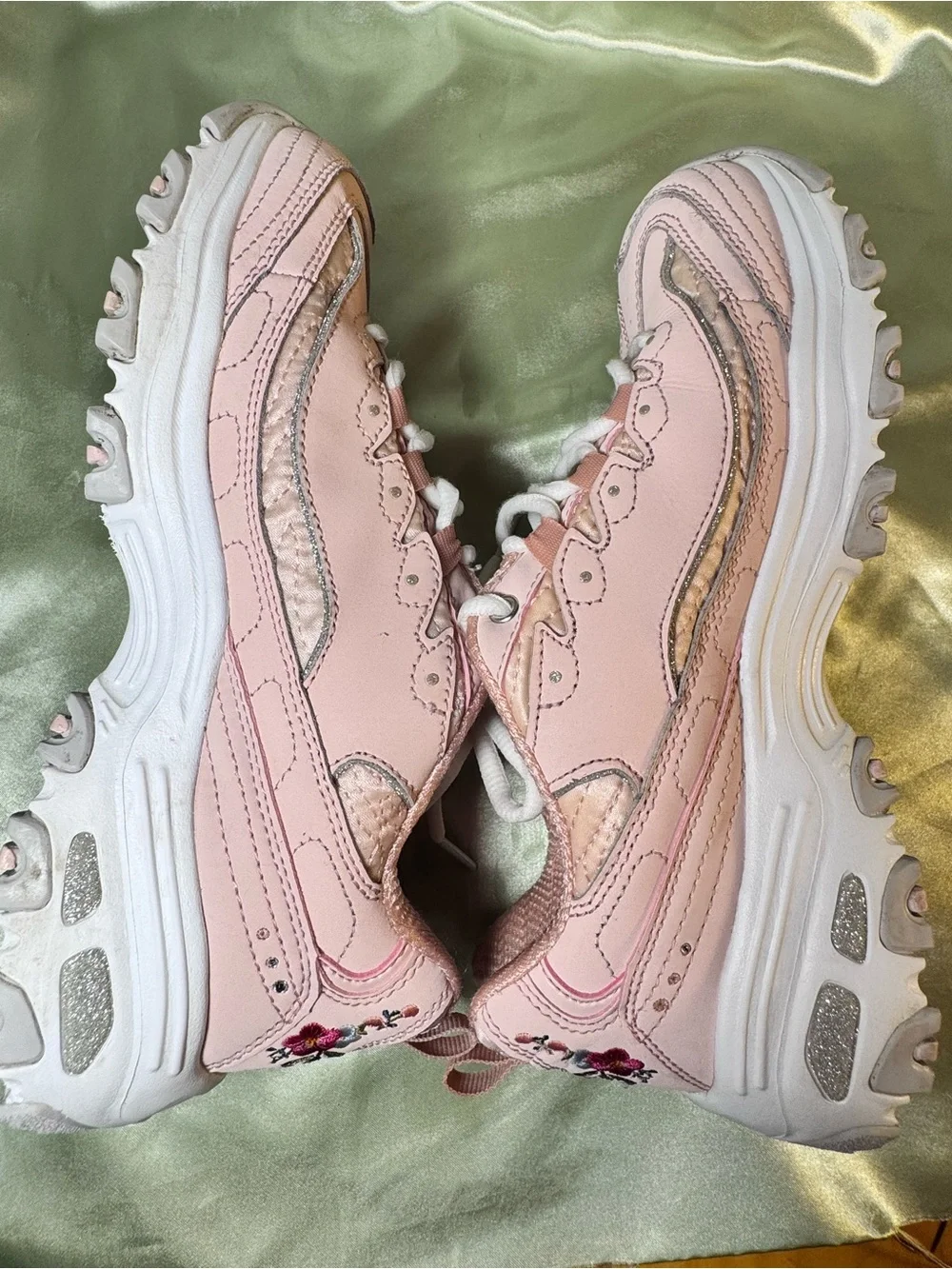 Skechers D'Lites Pink Floral Embroidered Sneaker w/ Sparkle Rhinestones size 7.5